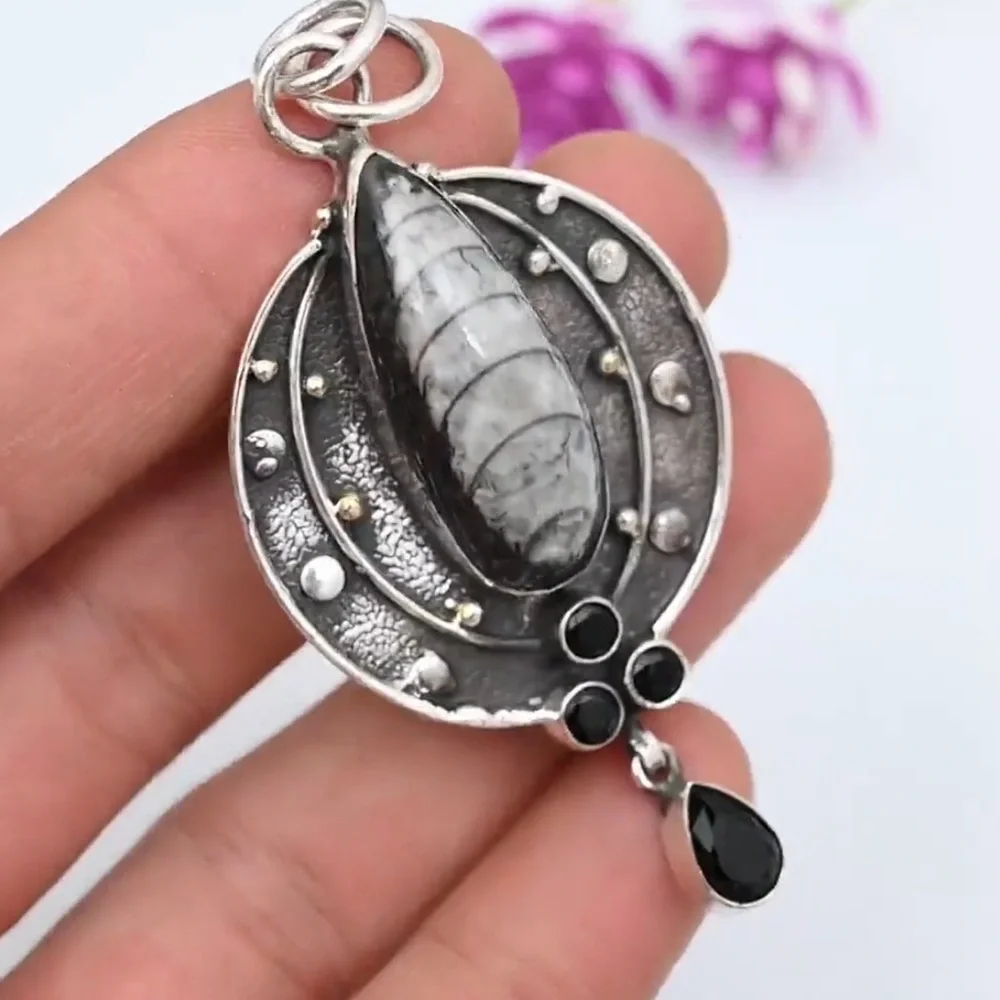 Natural Orthoceras Fossil and Black Spinel Pendant. - Picture 4 of 6